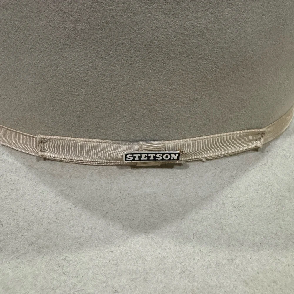Stetson 8X silverbelly Wide Brim Hat size 7 1/8 (fits more like a 7) small flaws - Picture 3 of 12